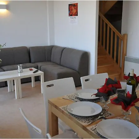 Maison Familiale Avec Terrasse, 6 Personnes - Api-1-52-1372 *