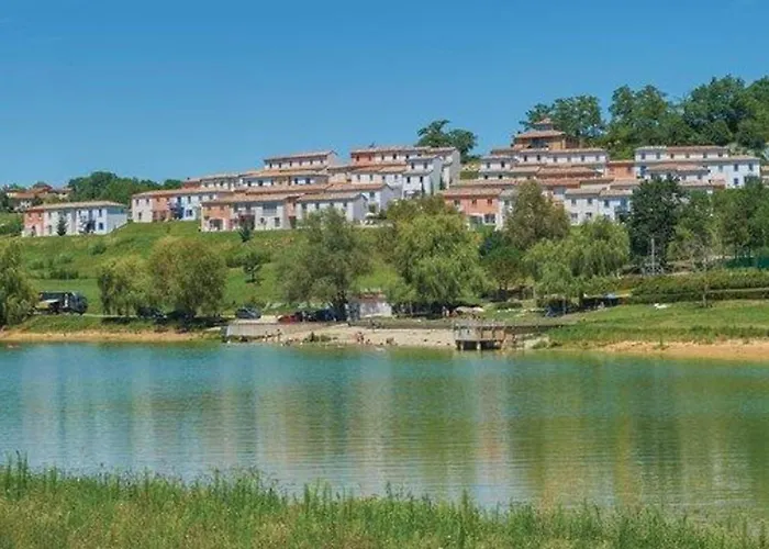 Maison Familiale Avec Terrasse, 6 Personnes - Api-1-52-1372 * Carla-Bayle